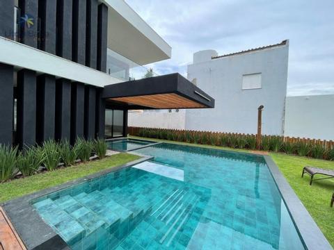 Casa à venda em Camaçari, Guarajuba (Monte Gordo), com 6 quartos, com 400 m², Condomínio Paraíso
